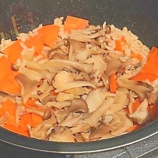 平茸とにんじんの炊き込みご飯